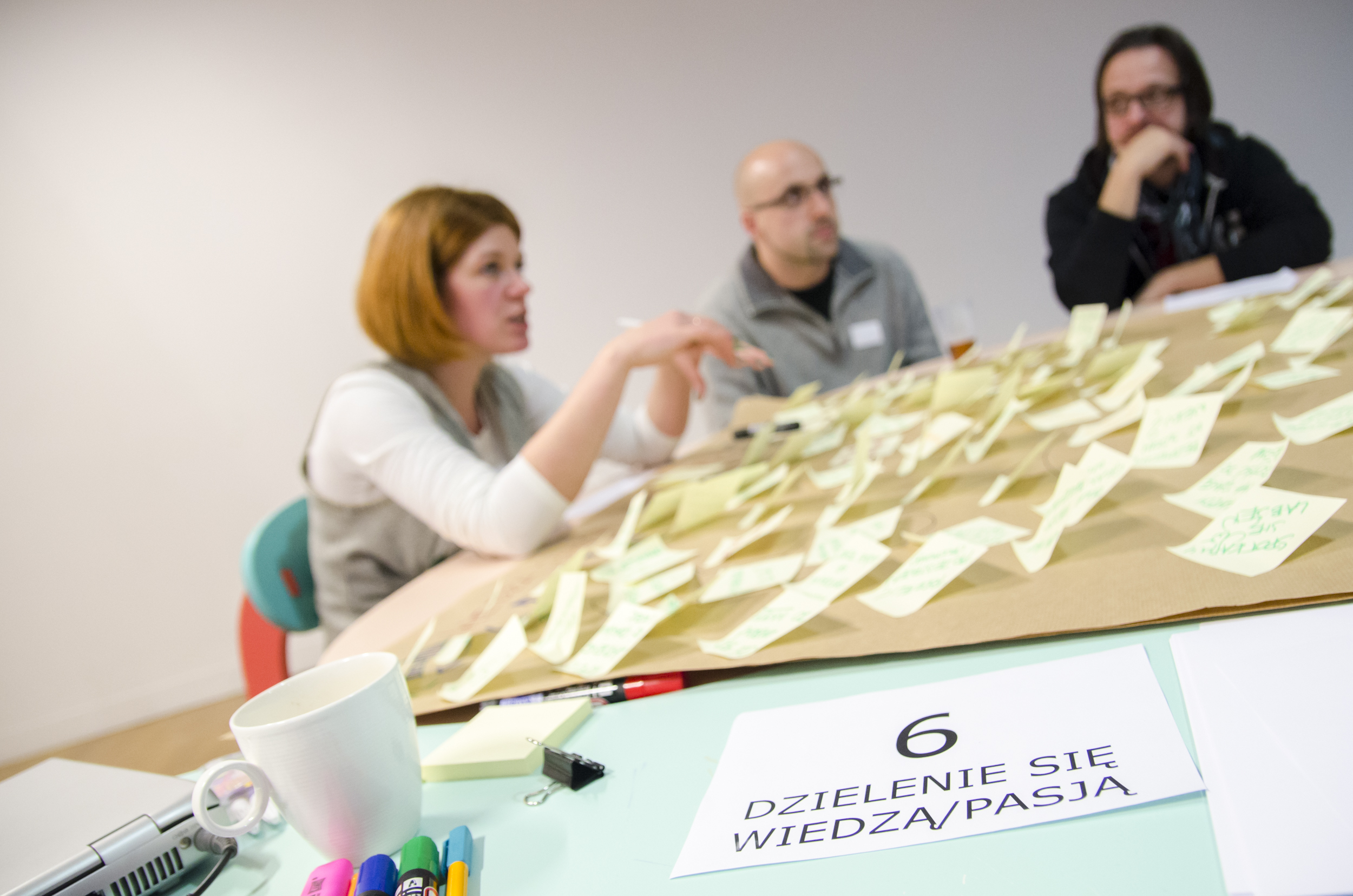 Praca przy stolikach szła pełną parą.