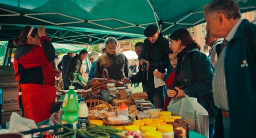 Miodku czy świeżutkich czereśni?